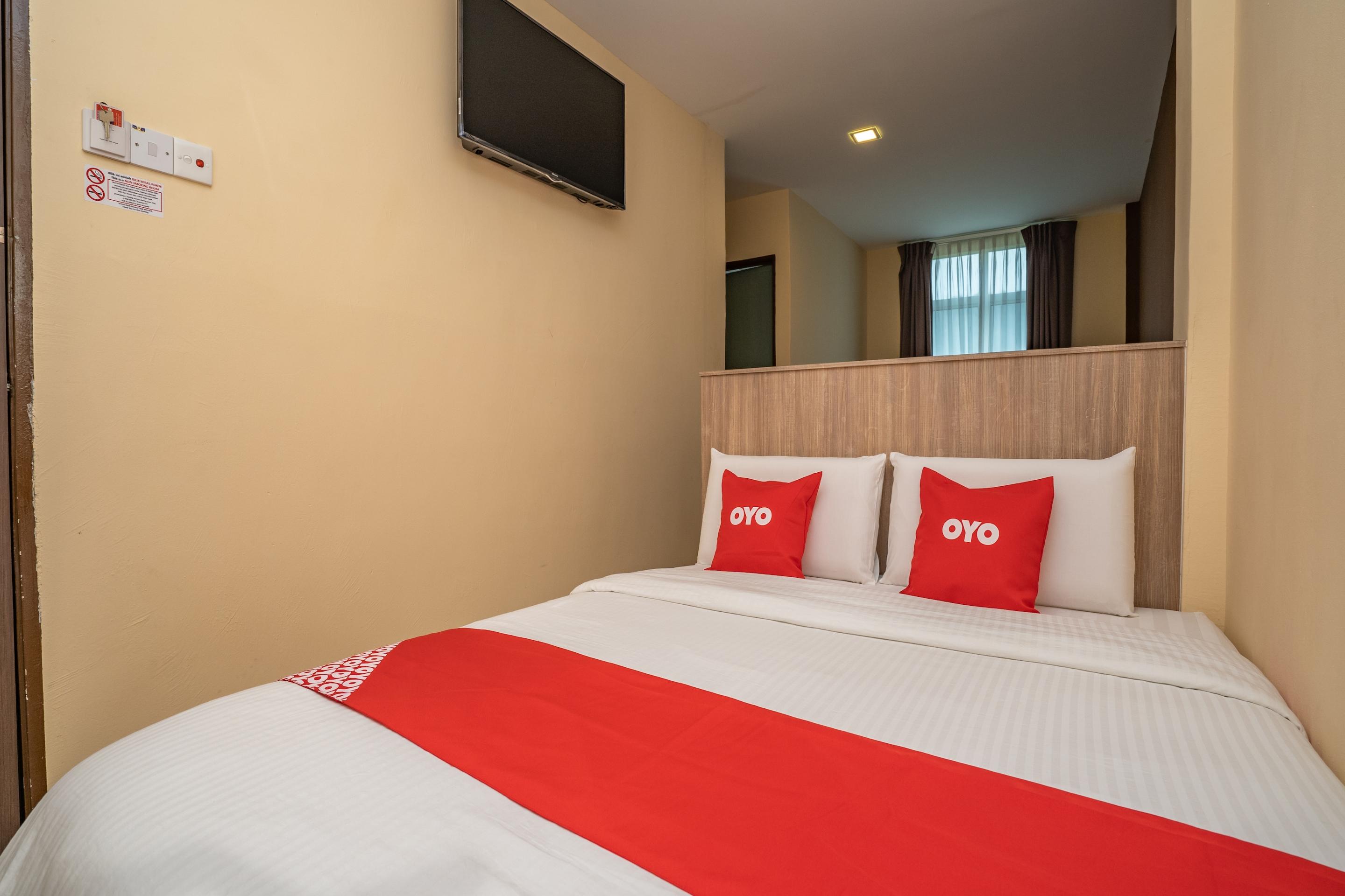 Oyo 44078 The Island Hotel Kampong Pasir Bogak Exterior foto