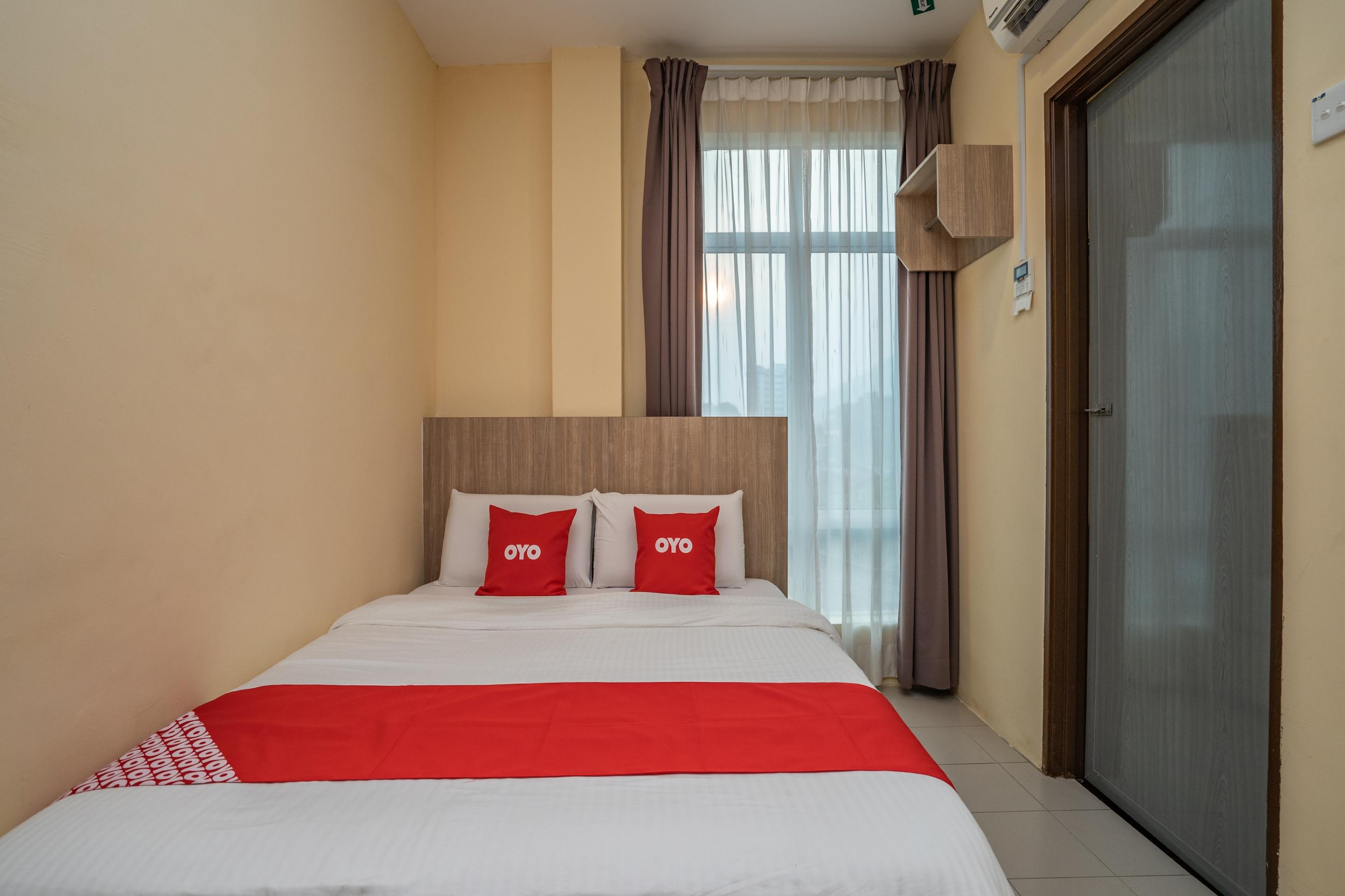 Oyo 44078 The Island Hotel Kampong Pasir Bogak Exterior foto