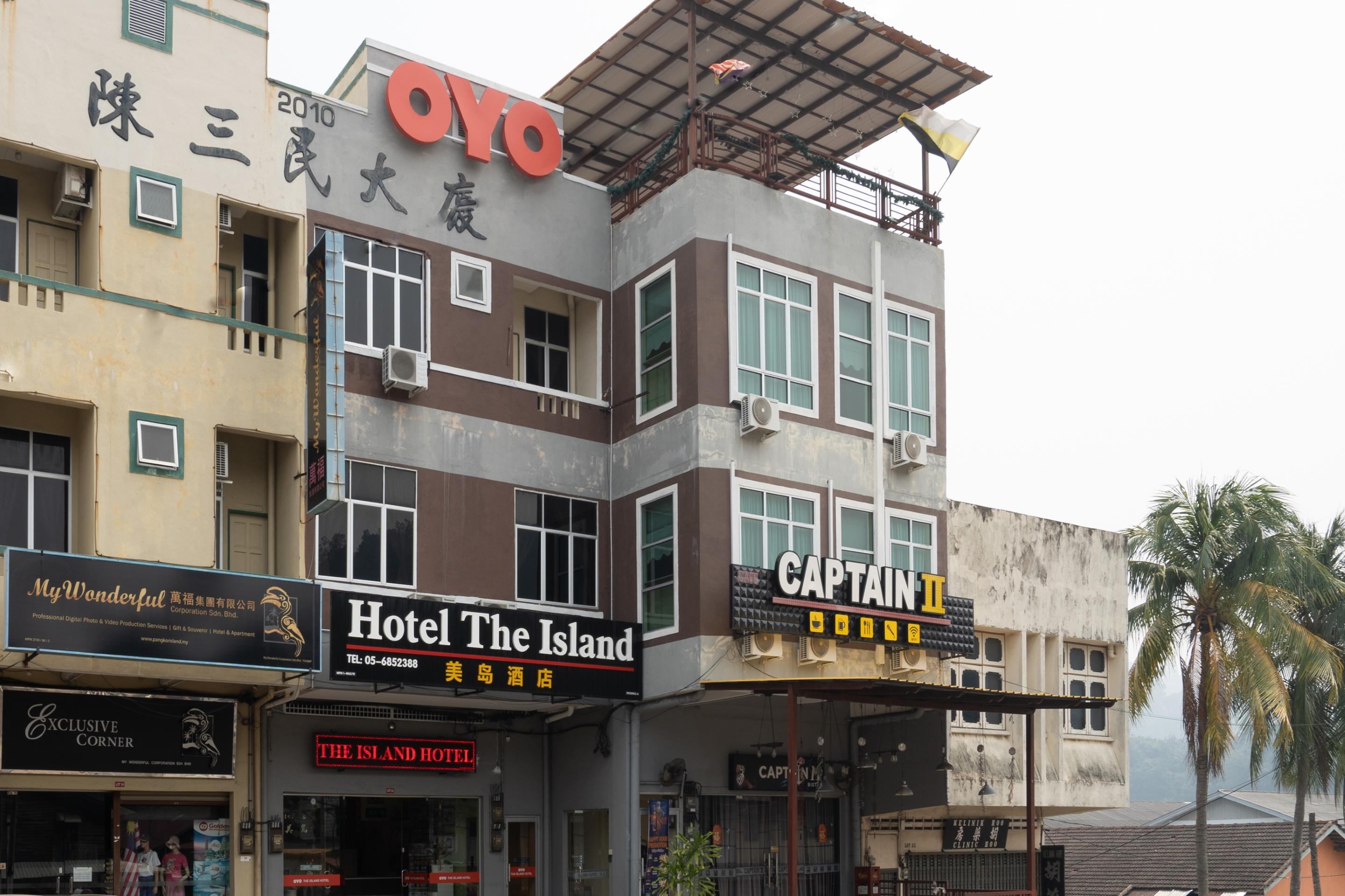 Oyo 44078 The Island Hotel Kampong Pasir Bogak Exterior foto