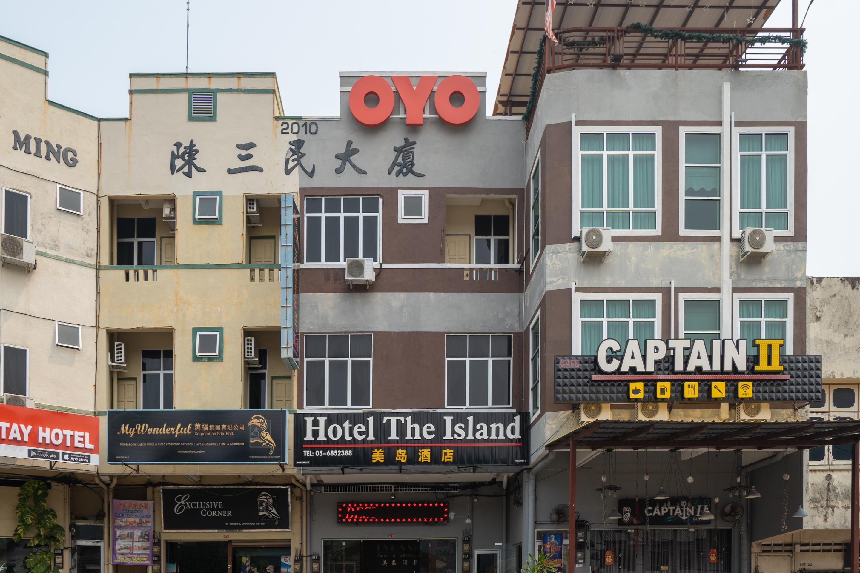 Oyo 44078 The Island Hotel Kampong Pasir Bogak Exterior foto