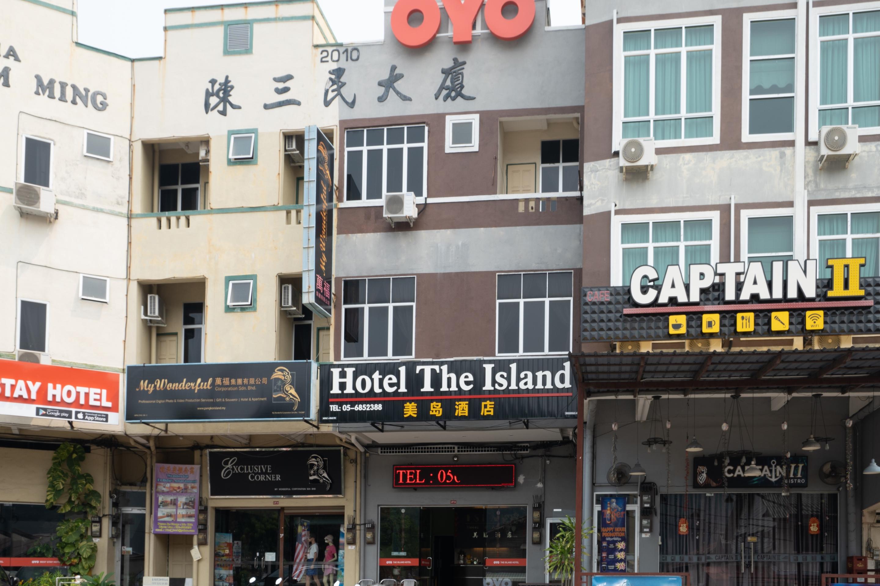 Oyo 44078 The Island Hotel Kampong Pasir Bogak Exterior foto