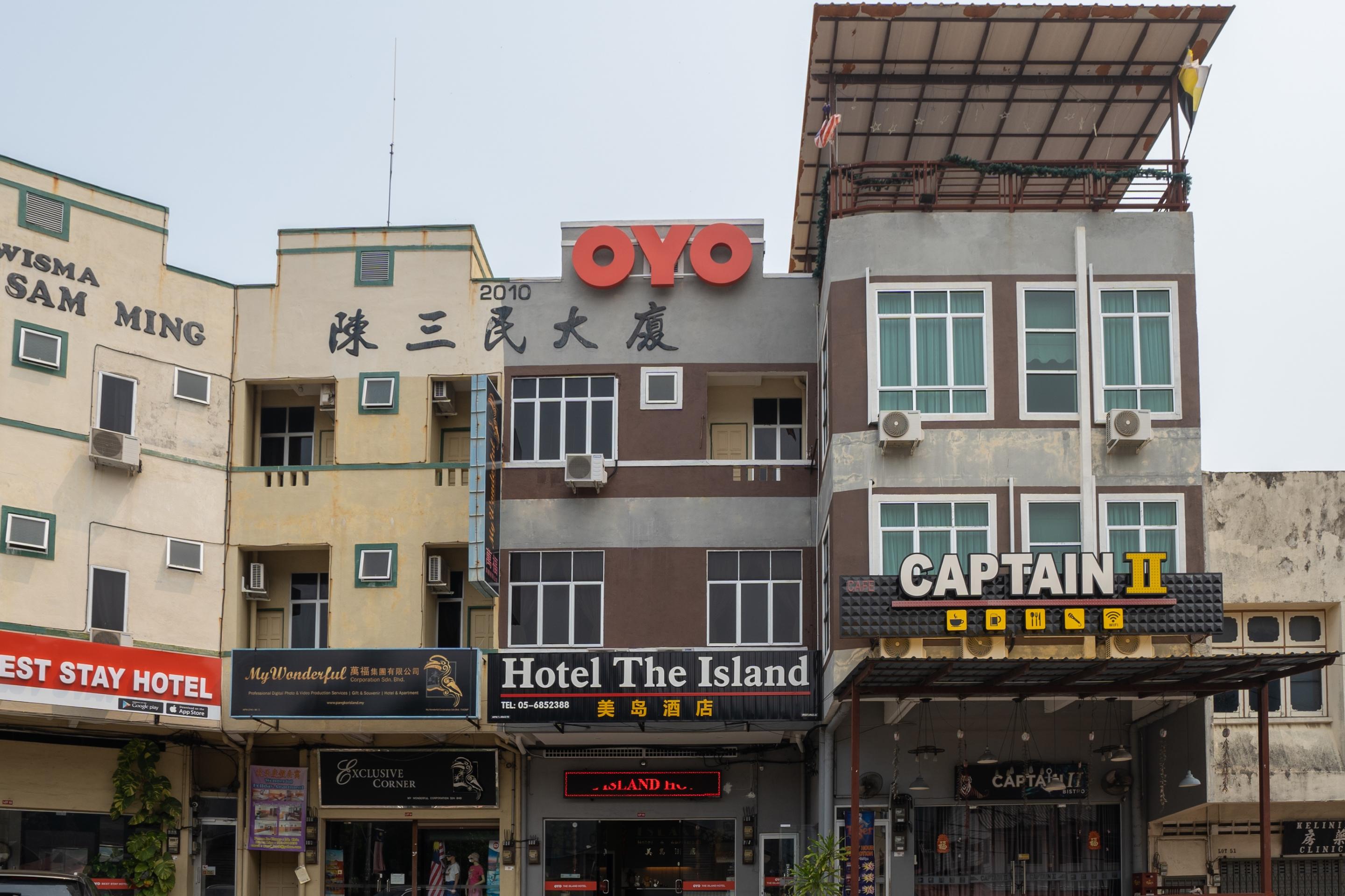 Oyo 44078 The Island Hotel Kampong Pasir Bogak Exterior foto
