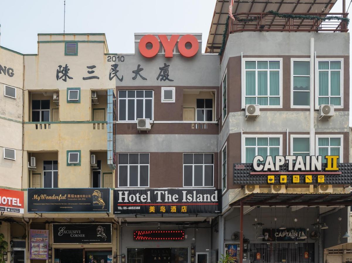 Oyo 44078 The Island Hotel Kampong Pasir Bogak Exterior foto
